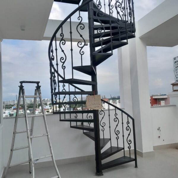 Mẫu cầu thang xoắn mỹ thuật đẹp